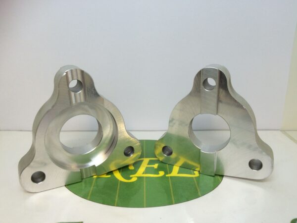 Camber roll centre correction spacers