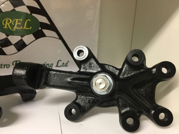 Hub carrier with heavy duty stub axle - pair - Image 2