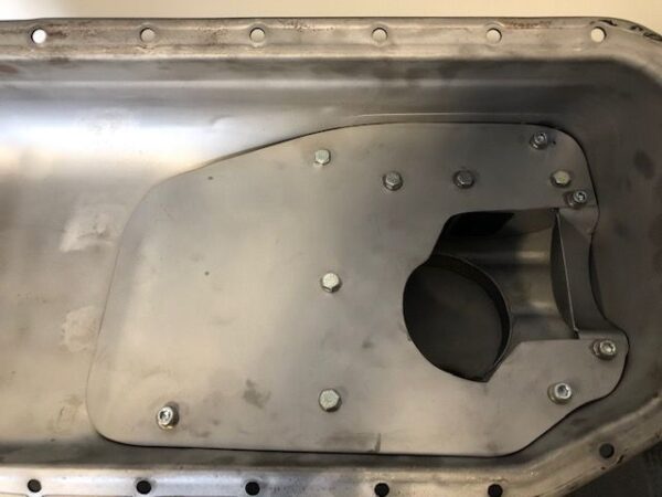 Race baffled sump