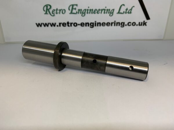 Reverse gear idler shaft