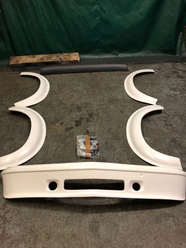 Turbo body kit with soft rear lip spoiler - Image 3