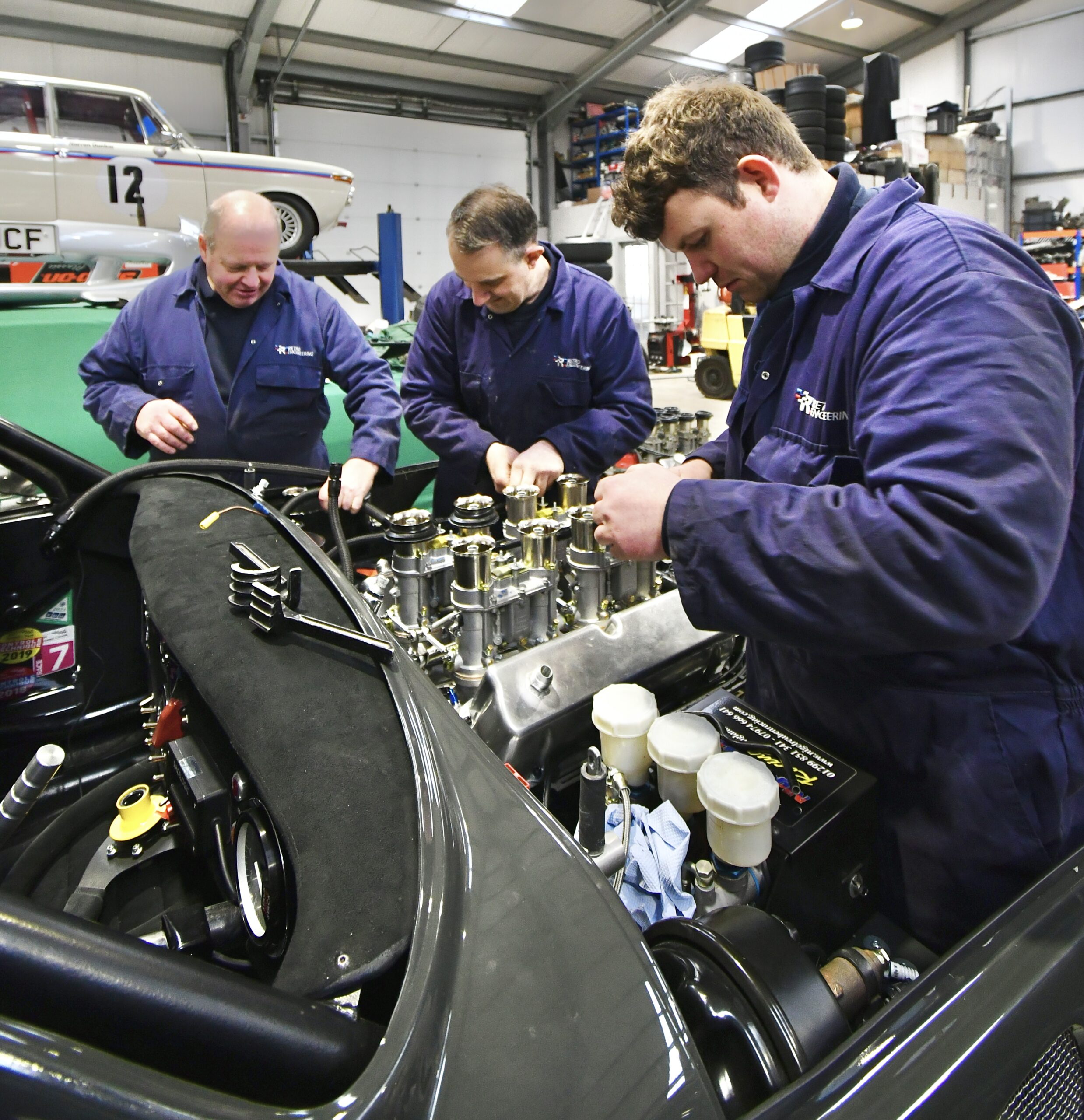 Team effort TVR engine DSC_4964