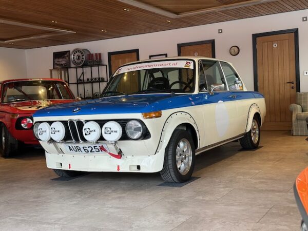 Bmw 2002 showroom 2